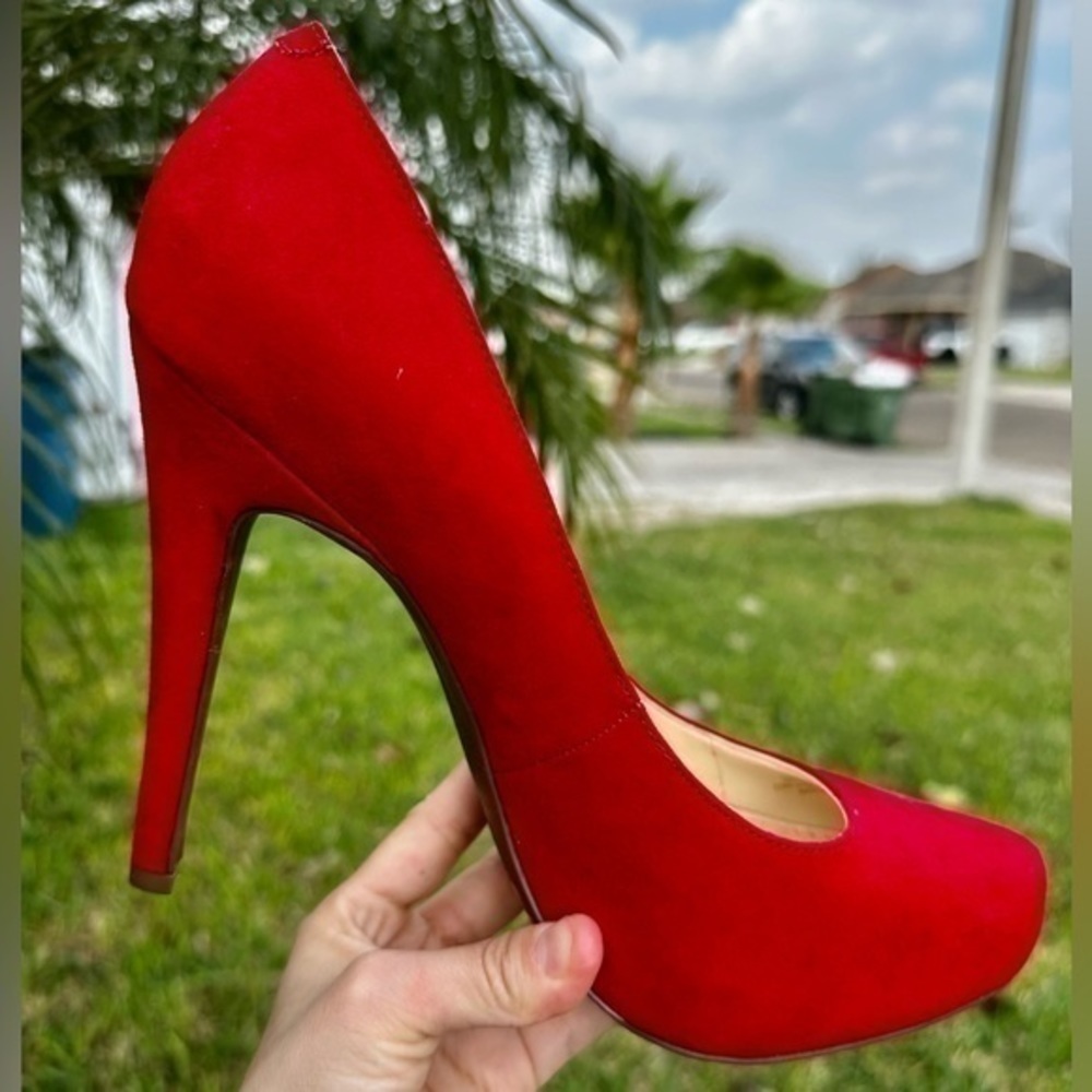 Jessica Simpson women’s Red muse Microsuede parisah heels